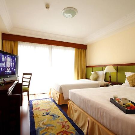 Kalim Resort Patong Luaran gambar