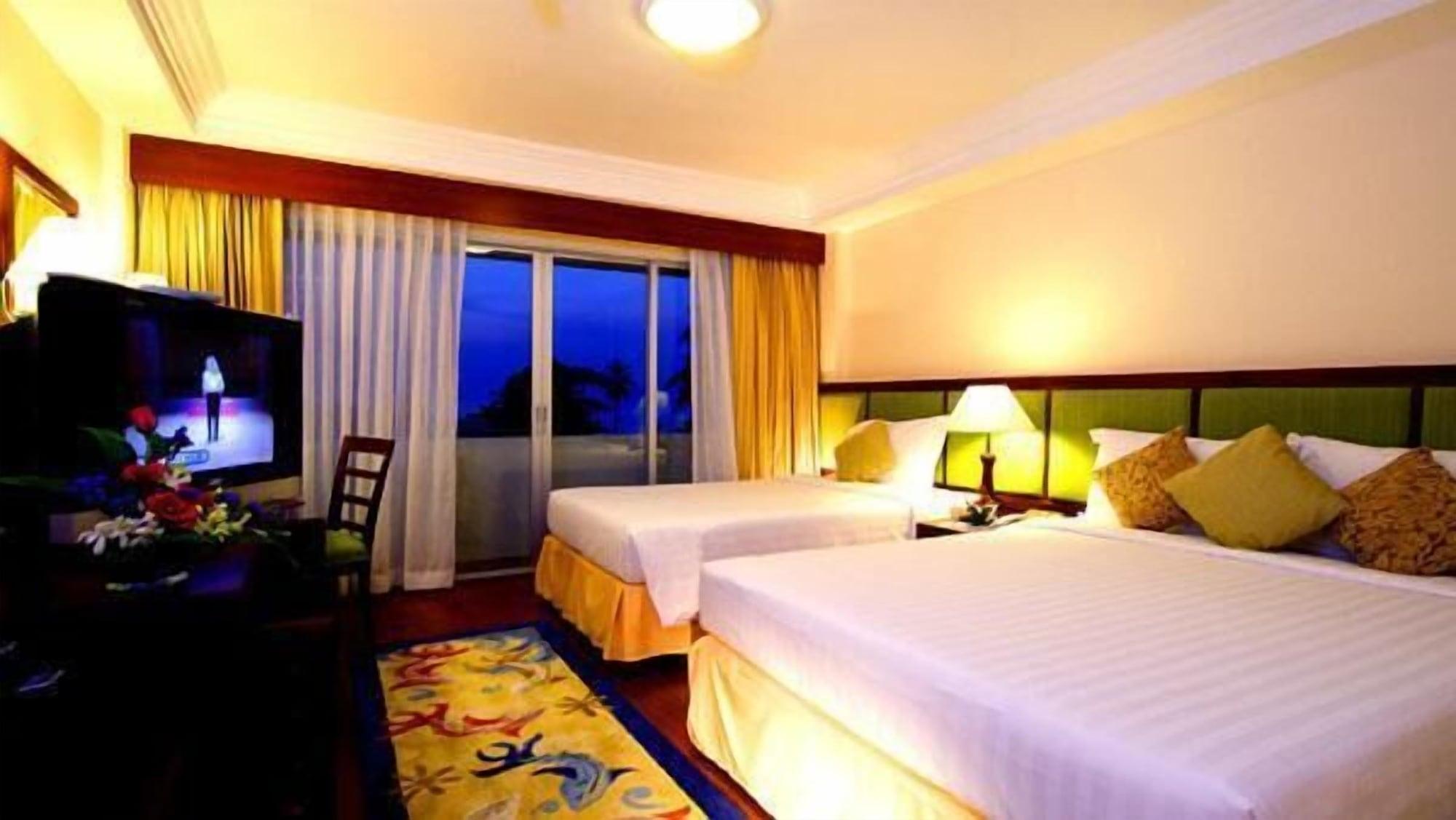 Kalim Resort Patong Luaran gambar