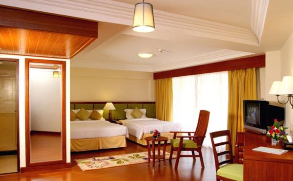 Kalim Resort Patong Luaran gambar
