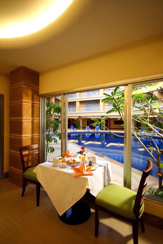 Kalim Resort Patong Luaran gambar